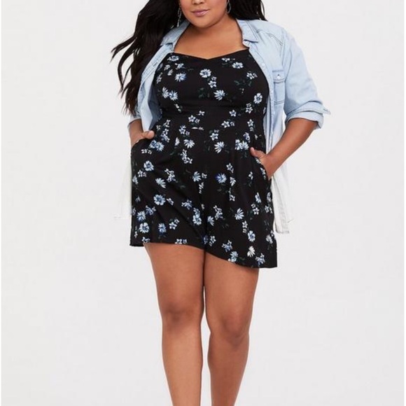 Torrid Challis Floral Spring Summer Black Romper Sz 1 - Picture 2 of 14